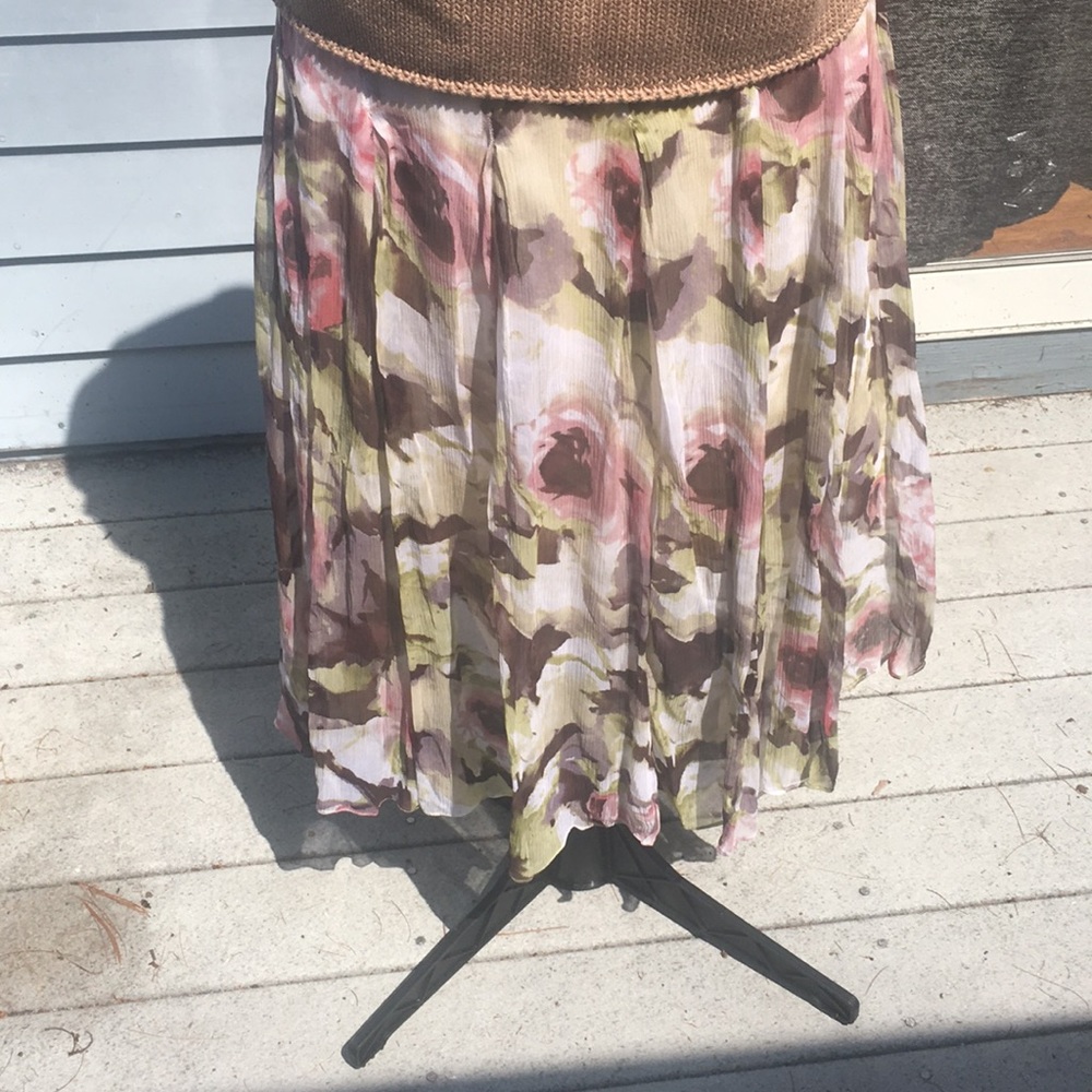 Floral flowing chiffon midi skirt size L.